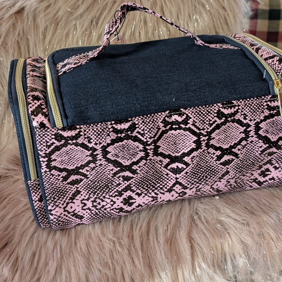 Juicy Couture Black and Pink Cosmetic Bag - Picture 8 of 8